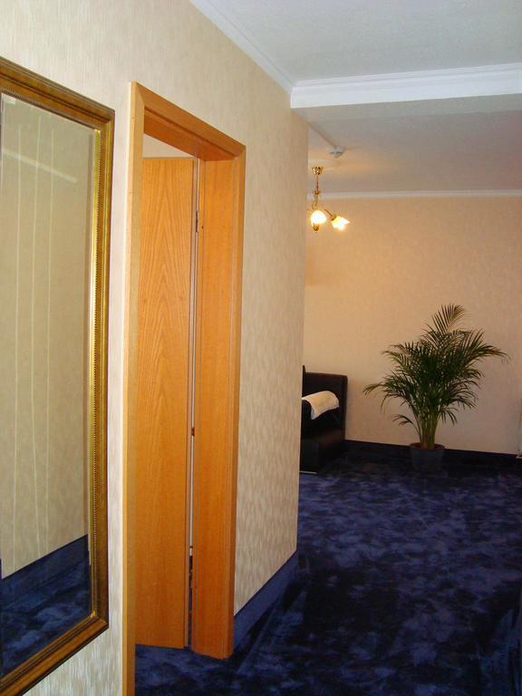 Hotel Zum Goldenen Hirsch Sankt Kilian Buitenkant foto