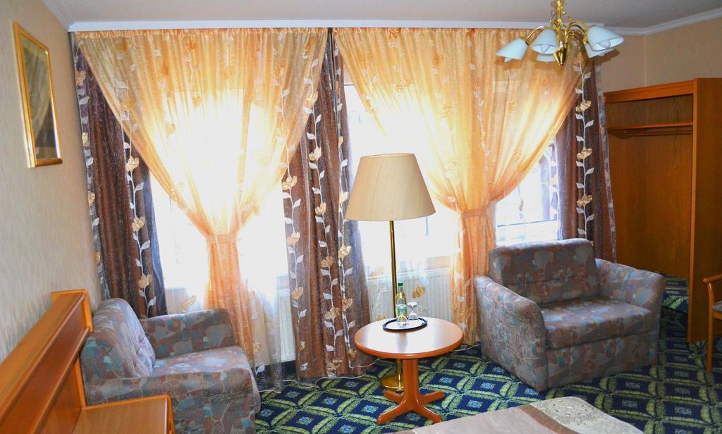 Hotel Zum Goldenen Hirsch Sankt Kilian Kamer foto