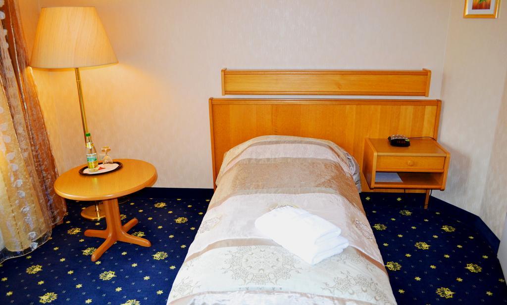 Hotel Zum Goldenen Hirsch Sankt Kilian Kamer foto