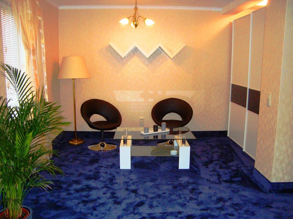 Hotel Zum Goldenen Hirsch Sankt Kilian Kamer foto