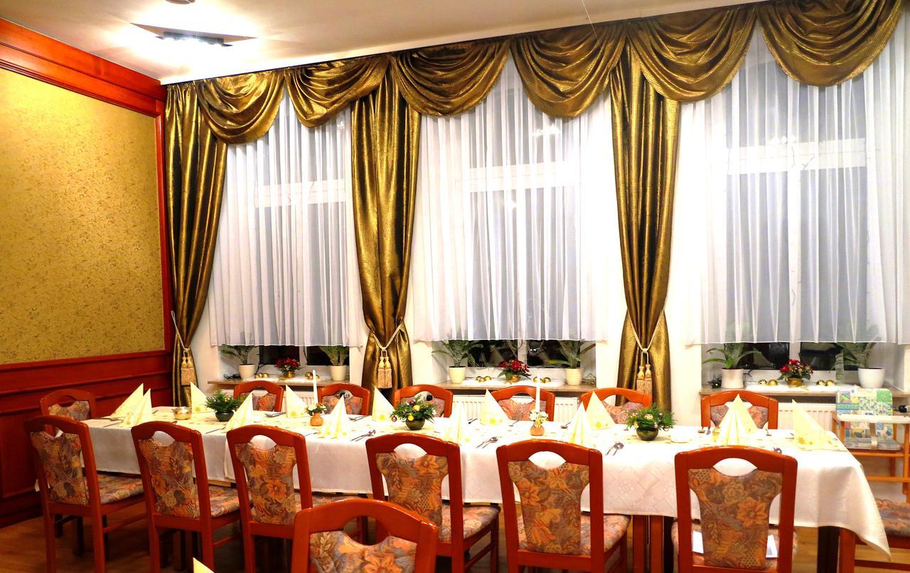 Hotel Zum Goldenen Hirsch Sankt Kilian Kamer foto